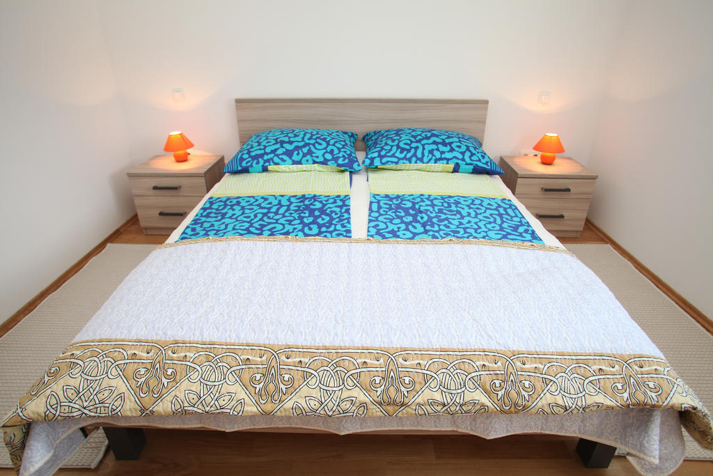 Villa Iris Apartments Сегет-Враница Экстерьер фото