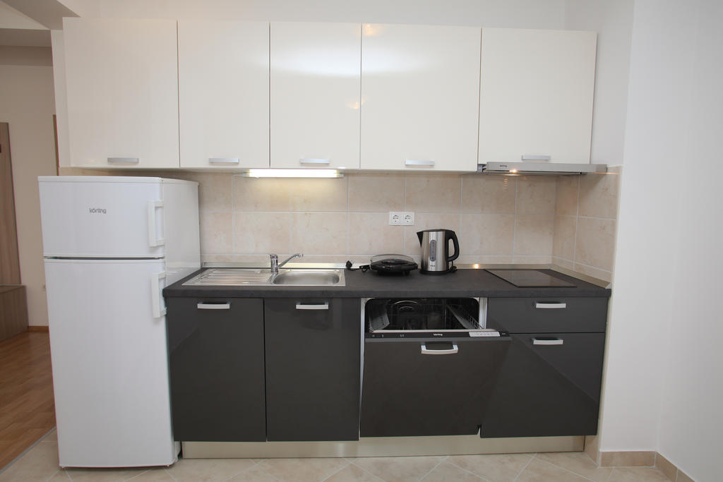 Villa Iris Apartments Сегет-Враница Экстерьер фото