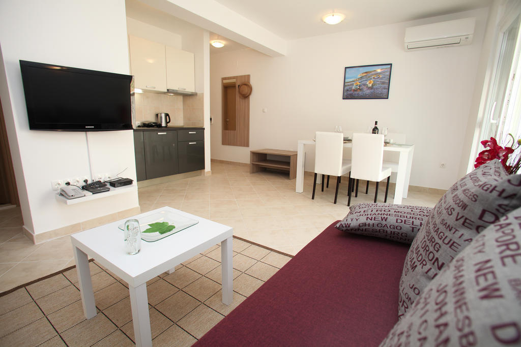 Villa Iris Apartments Сегет-Враница Экстерьер фото