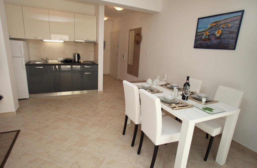 Villa Iris Apartments Сегет-Враница Экстерьер фото