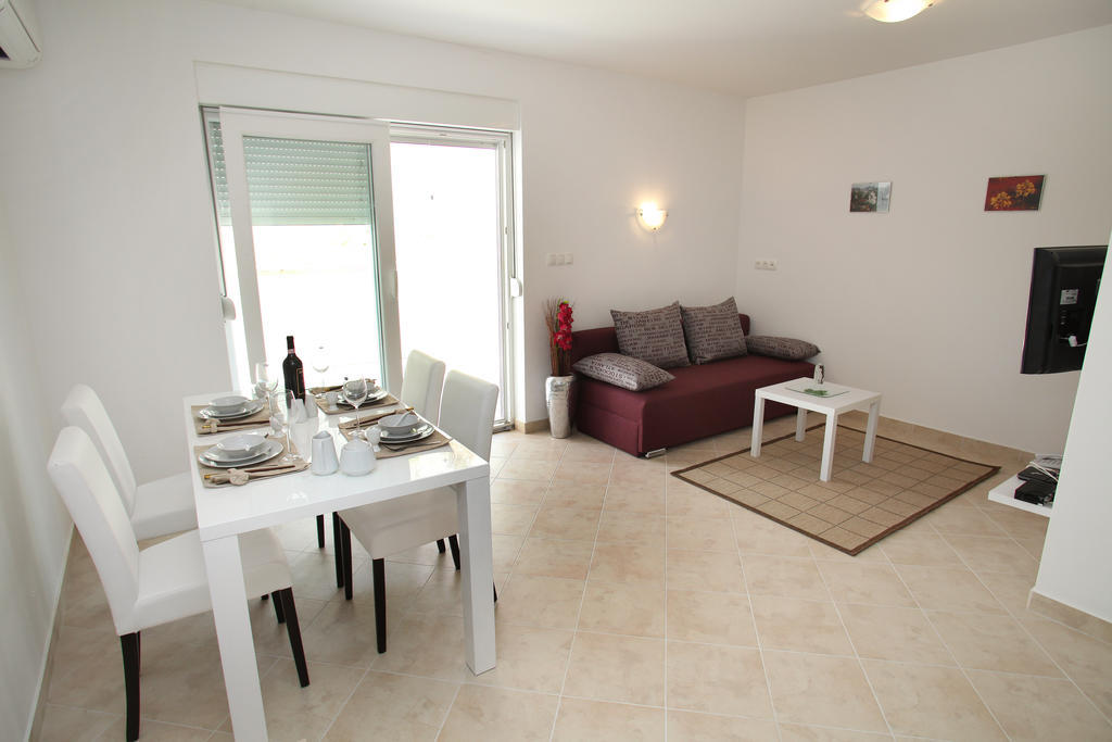 Villa Iris Apartments Сегет-Враница Экстерьер фото