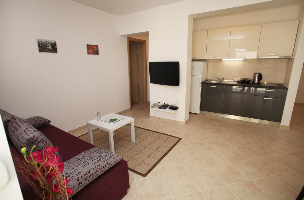 Villa Iris Apartments Сегет-Враница Экстерьер фото