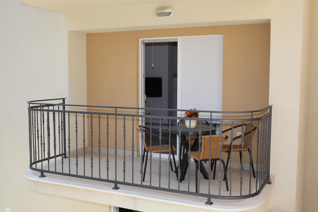 Villa Iris Apartments Сегет-Враница Экстерьер фото